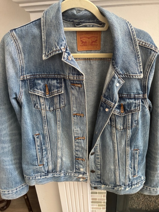 Levi's Jackets & Blazers - Levi's Light Wash Denim Trucker Jacket
